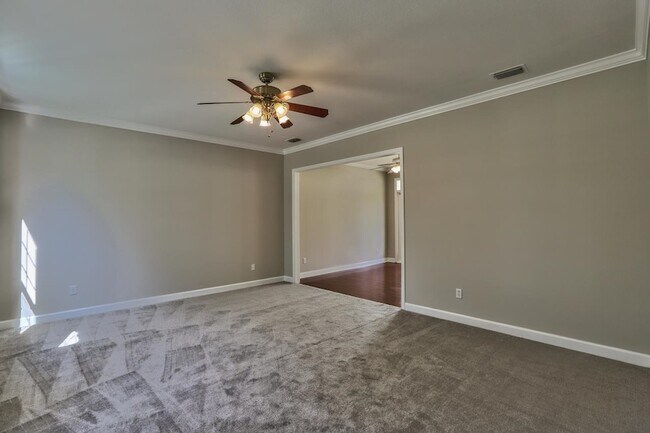 Foto del edificio - 3979 Four Oaks Blvd