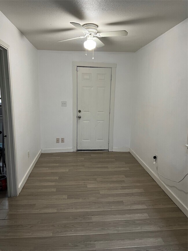 Foto del edificio - 7909 Brutus St