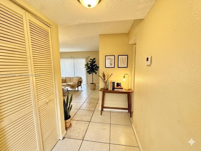 Foto del edificio - 17650 NW 68th Ave