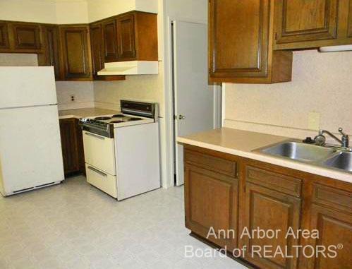 Building Photo - 2221 Miller Ave