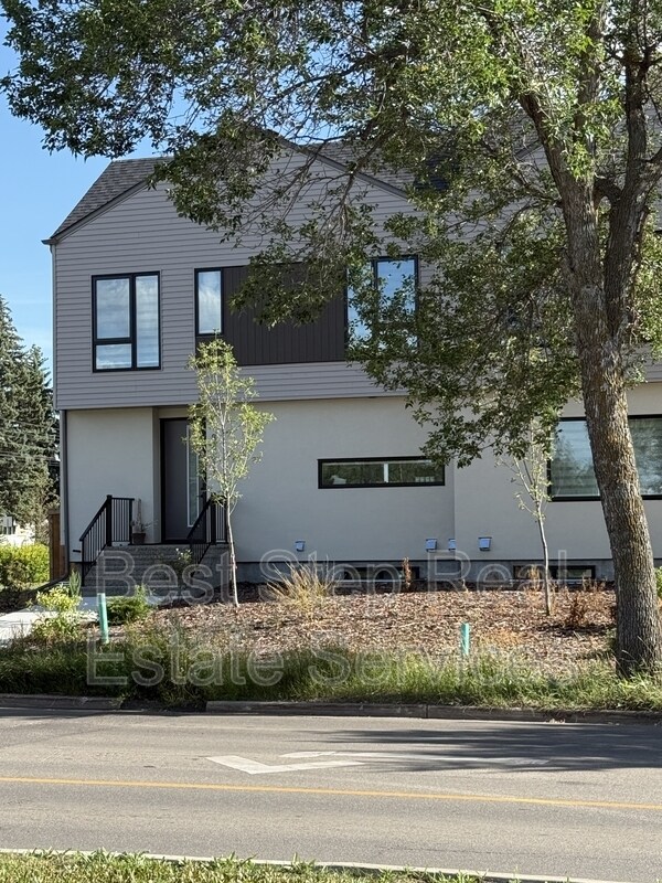 Primary Photo - 8313-8376 76 Ave NW