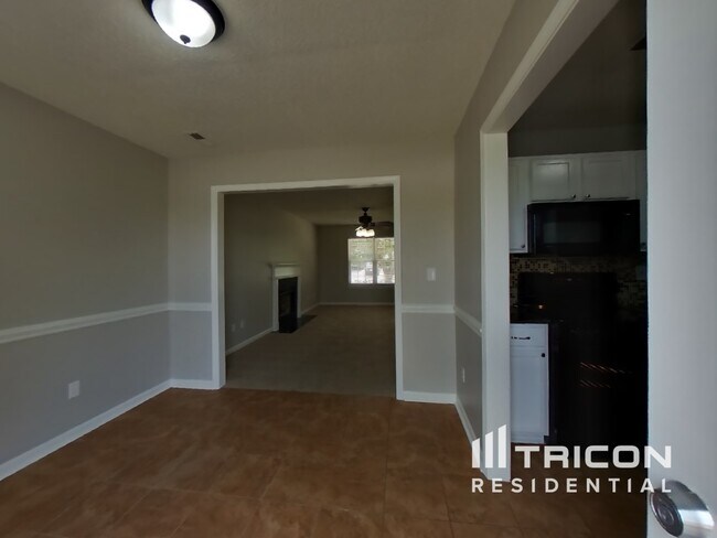 Foto del edificio - 7925 Donet Terrace Dr