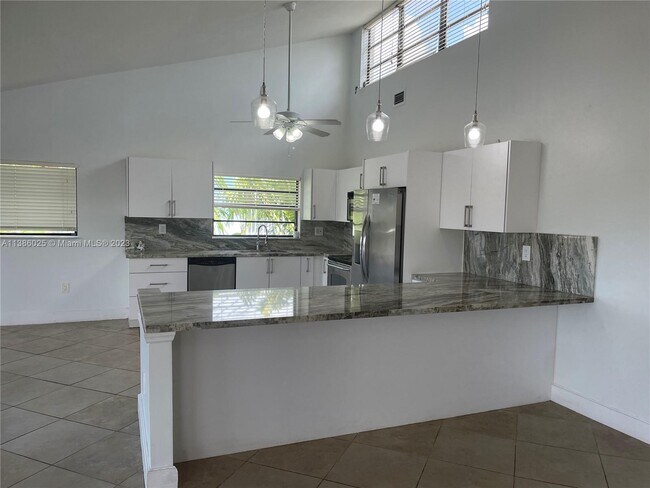 Building Photo - 26 S Exuma Rd