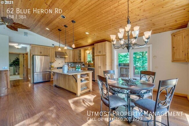 Building Photo - One of a kind Washougal river view home