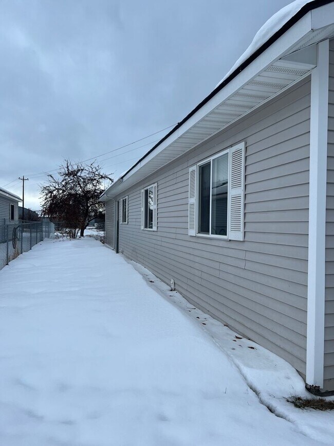 Building Photo - 3BR/2BA House