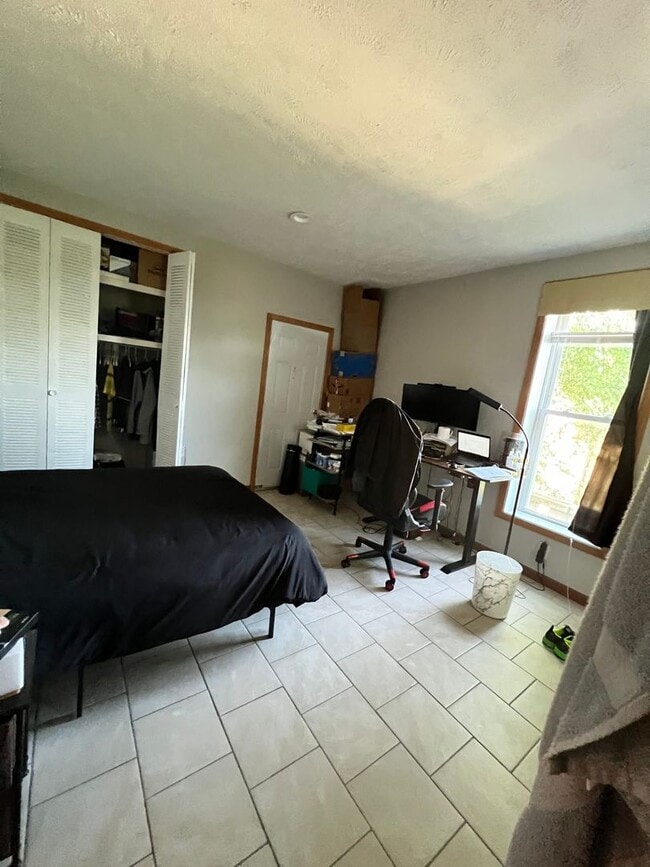 Building Photo - 709