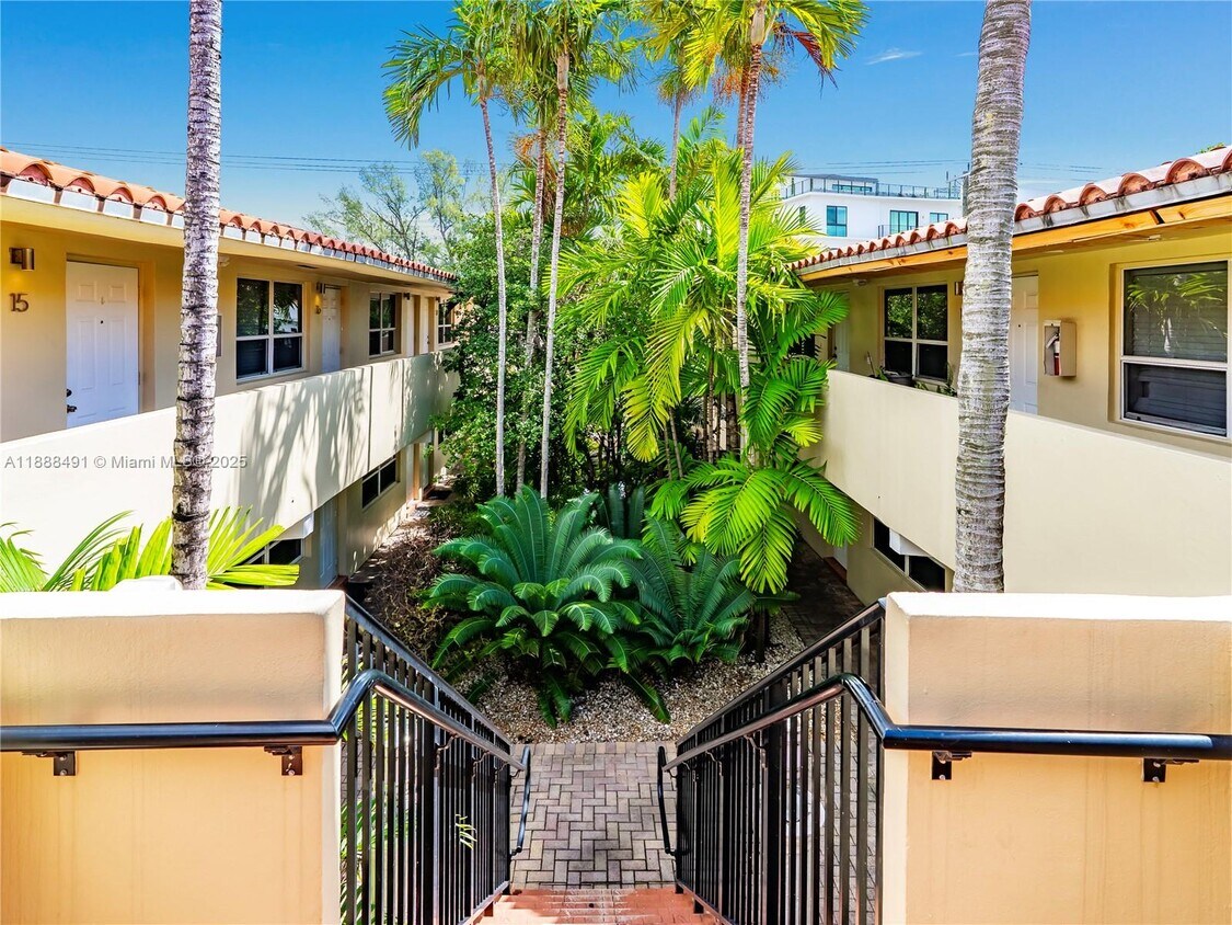 Foto principal - 2025 Miami Rd