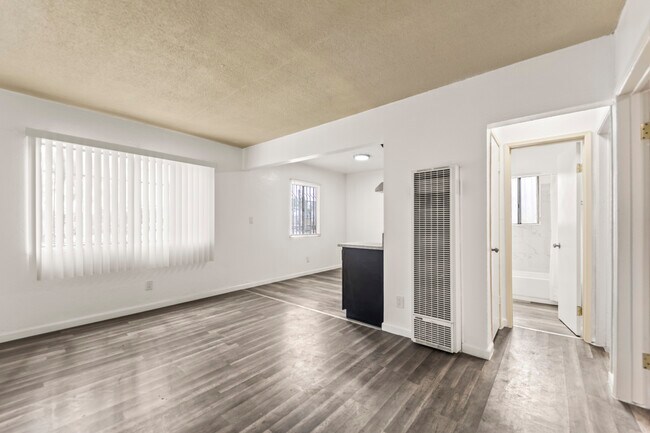 Foto del edificio - 8027 S Broadway