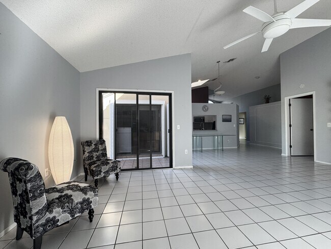 Foto del edificio - 7352 Rangi Dr