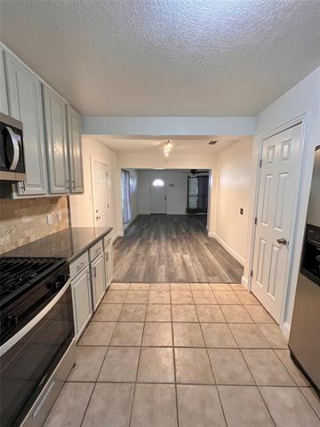 Foto del edificio - 1324 Maple Dr