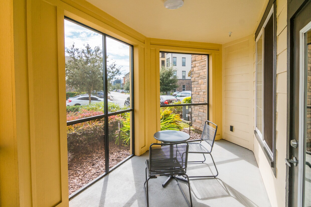 Foto principal - 9703 Avellino Ave