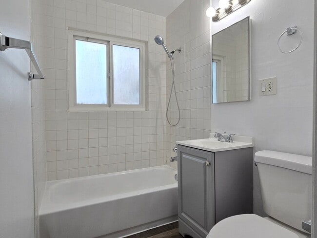 Building Photo - 511-523 E Reed St