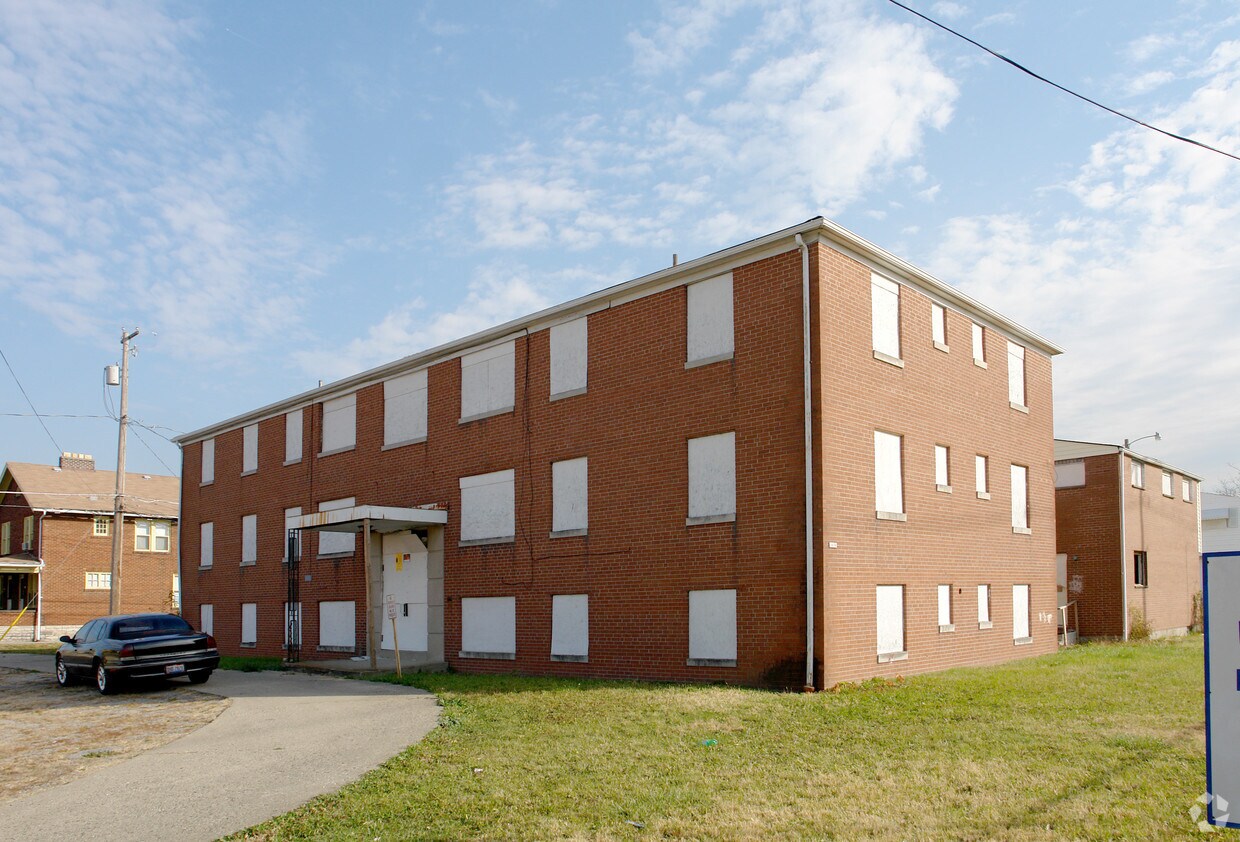 Primary Photo - 1656 E Livingston Ave