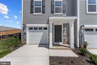 Building Photo - 501 Fontana Cir