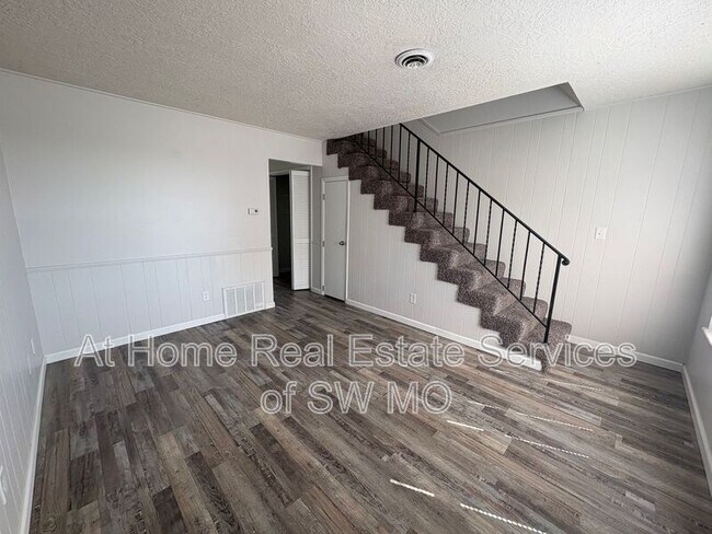 Building Photo - 3333 E Linwood St