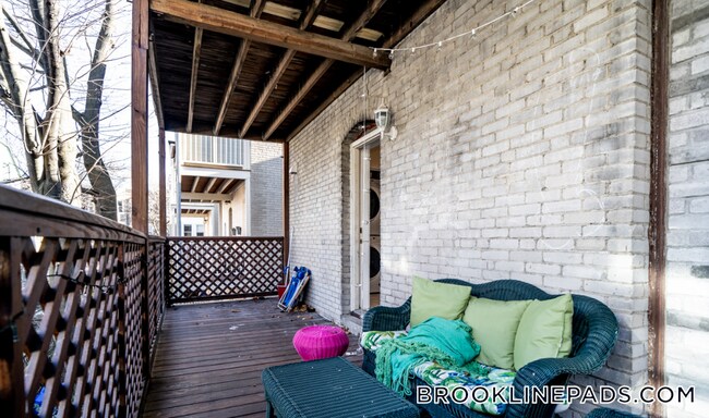 Building Photo - 81 Gibbs St