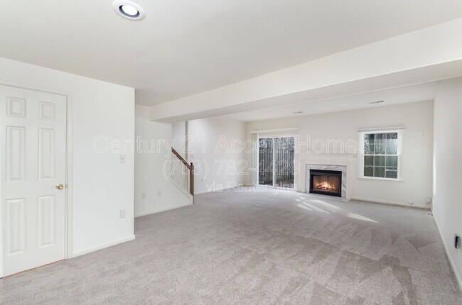 Foto del edificio - 6143 Summer Park Ln