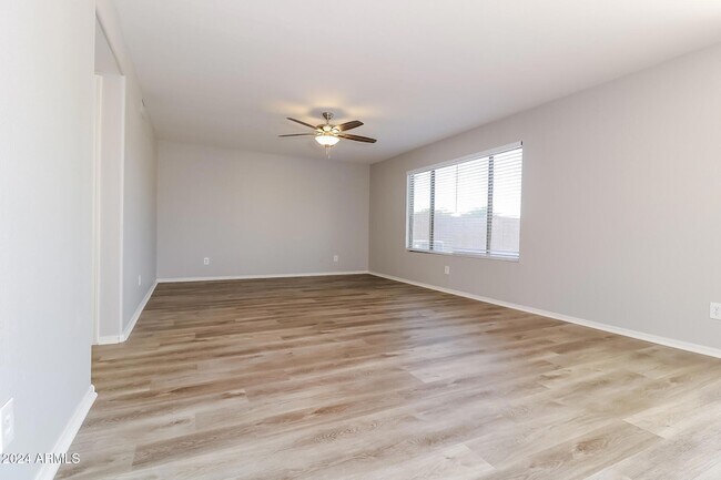 Foto del edificio - 16228 N 160th Ave