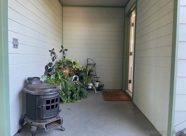 Building Photo - 2945 Highland Dr