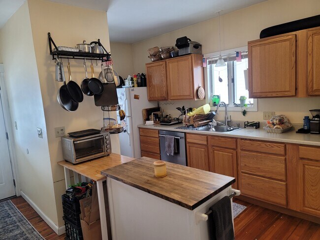 Building Photo - 127 Hillsdale Rd