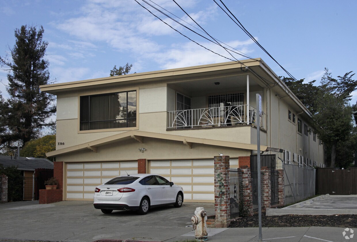 Building Photo - 3300 Brookdale Ave
