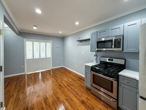 Building Photo - 282 5th St