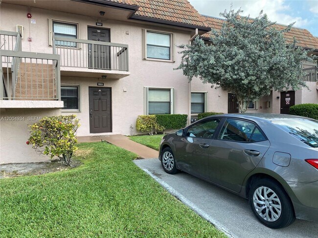 Foto del edificio - 10633 NW 10th St