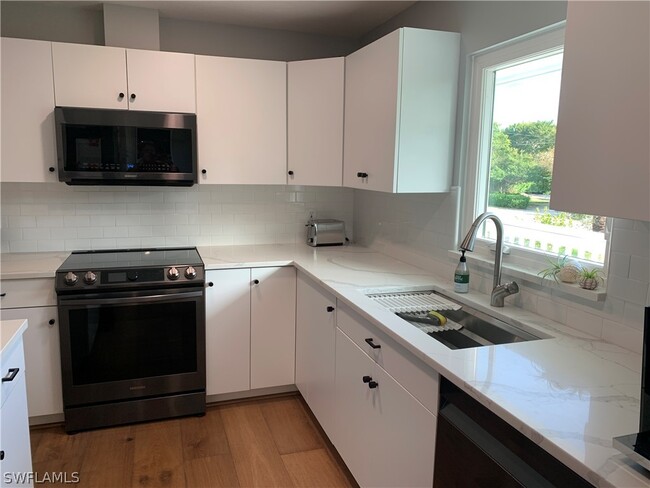 Building Photo - 4156 W Gulf Dr