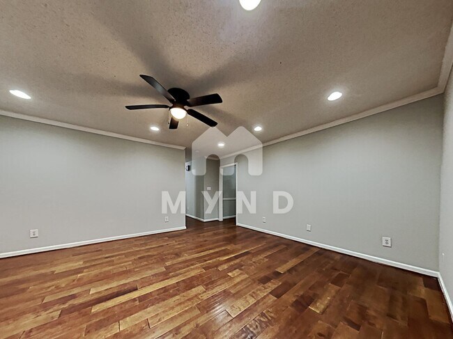 Building Photo - 5005 Sunset Cir