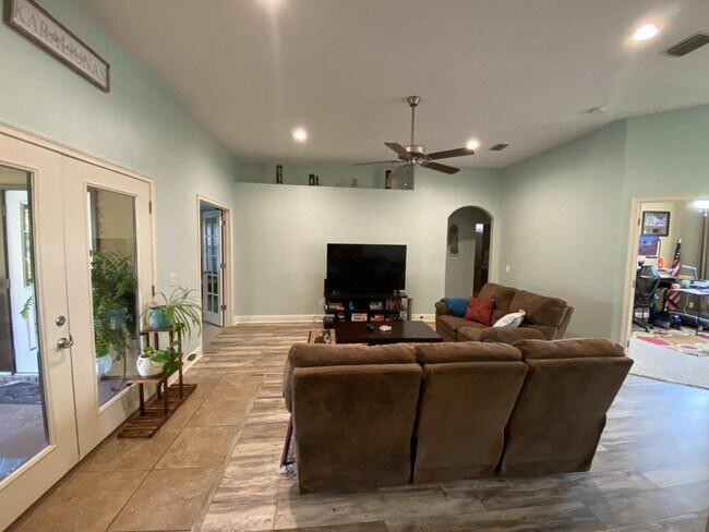 Foto del edificio - 2722 Lakes Edge Ln