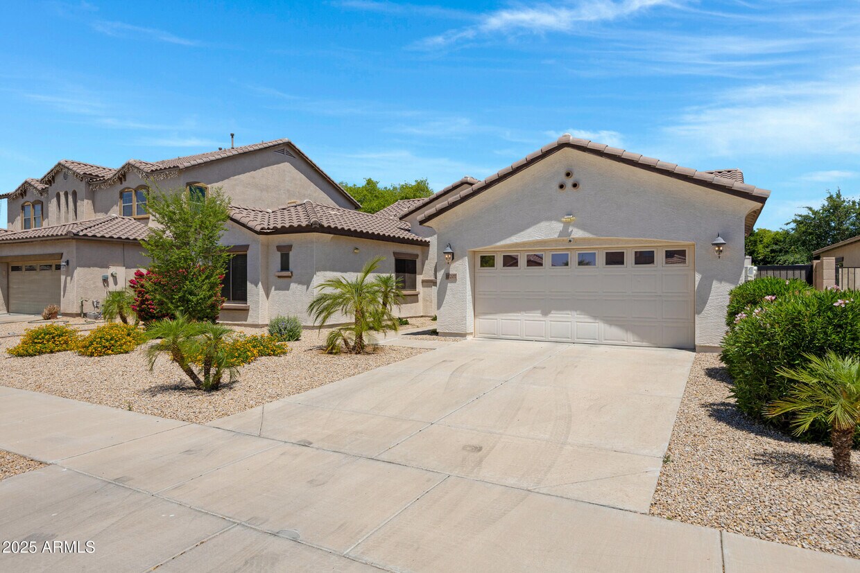 Primary Photo - 11207 N 165th Ave