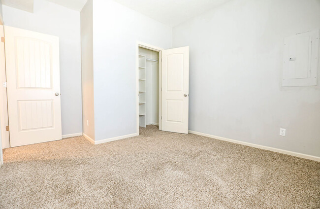 Building Photo - 1351 E Cherry St