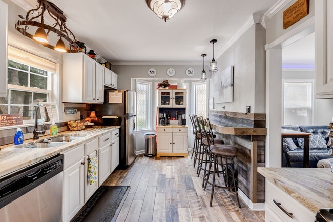 Building Photo - 1609 W Kiowa St