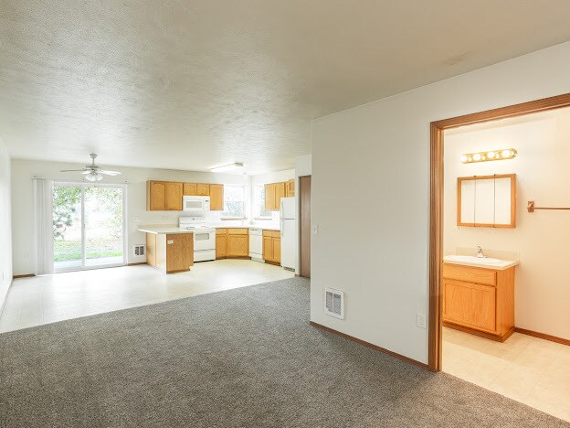 Foto del edificio - 1609 E Hartson Ave