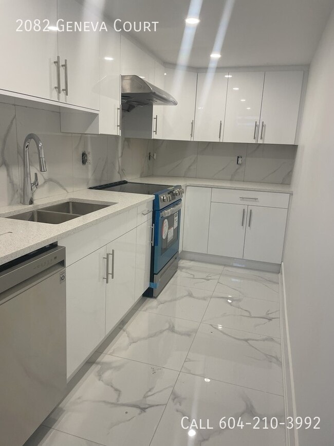Building Photo - 2 Bedroom Suite With A/C In Abbotsford Inc...