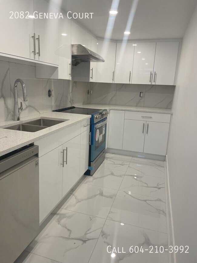 Photo du bâtiment - 2 Bedroom Suite With A/C In Abbotsford Inc...