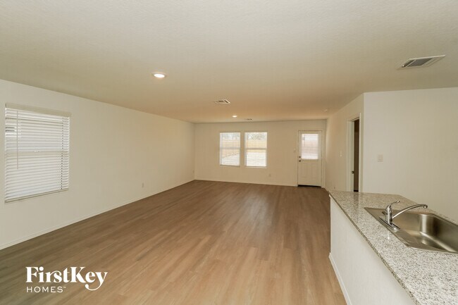 Foto del edificio - 10723 Vinateros Dr