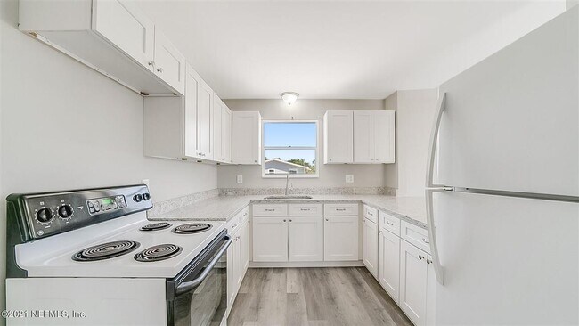 Building Photo - 207 9th St