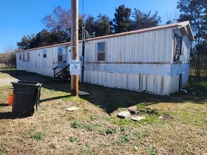 Building Photo - 241 Caney Creek Rd