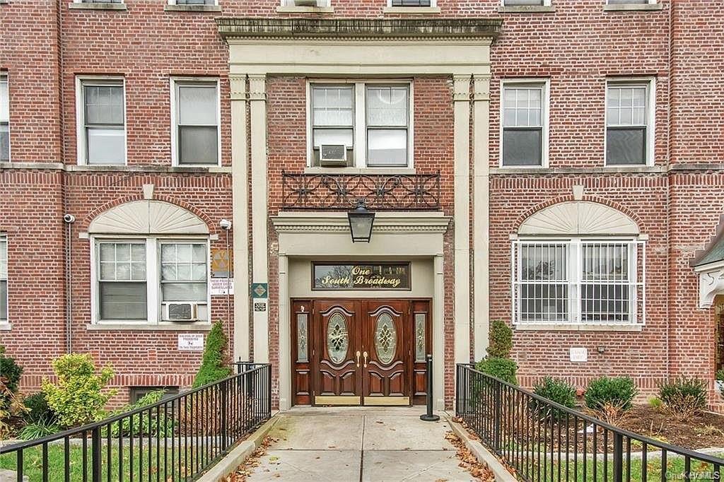 Primary Photo - 1 S Broadway