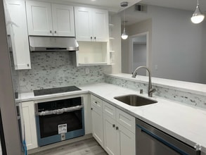 Building Photo - 1841 Parkview Green Cir