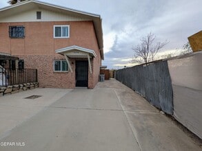 Building Photo - 709 Tays St