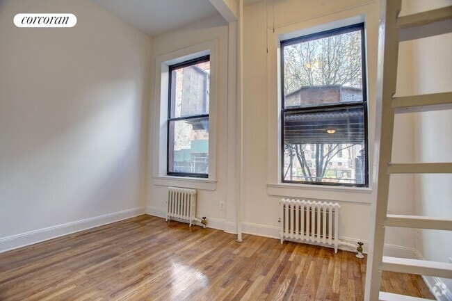 Building Photo - 304 W 30th St
