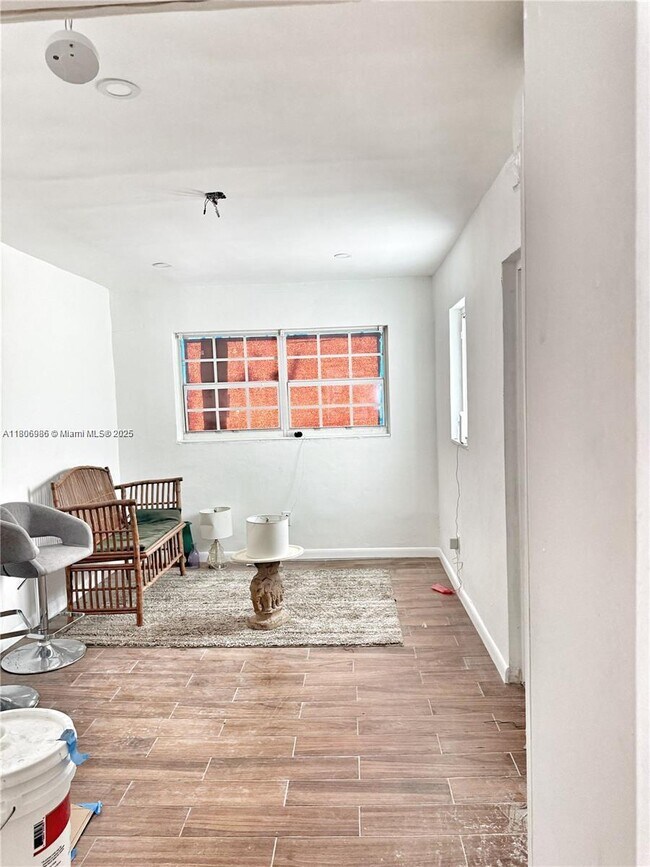 Foto del edificio - 7031 SW 27th St