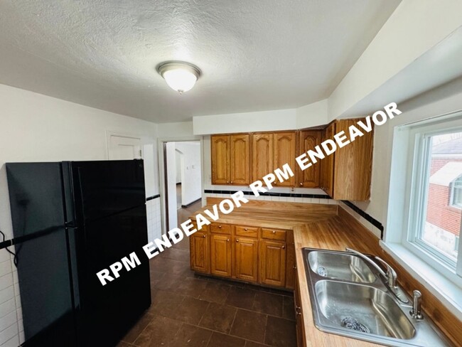 Building Photo - 50% Off Rent !  2 Bed with Bonus Room!, Ba...
