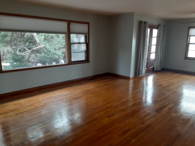 Building Photo - 544 Normandy Way