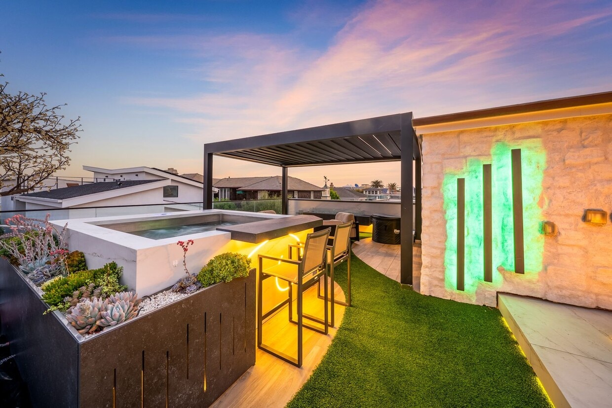 Foto principal - Custom Built 4 Bedroom Peninsula Point Hom...
