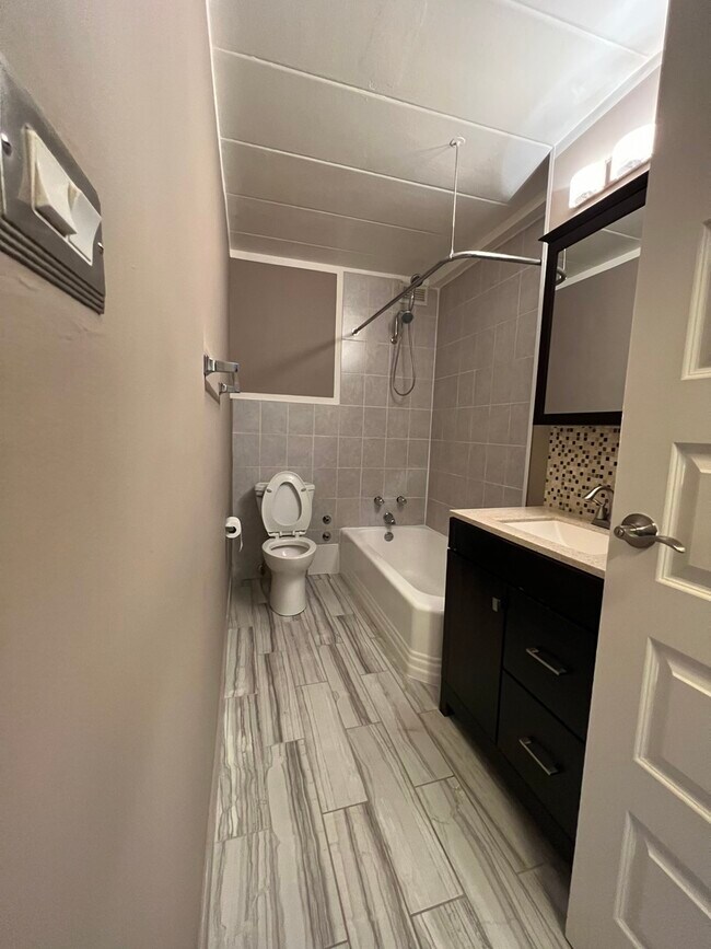 Foto del edificio - 2035 W Granville Ave