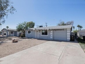 Building Photo - 452 S Mulberry