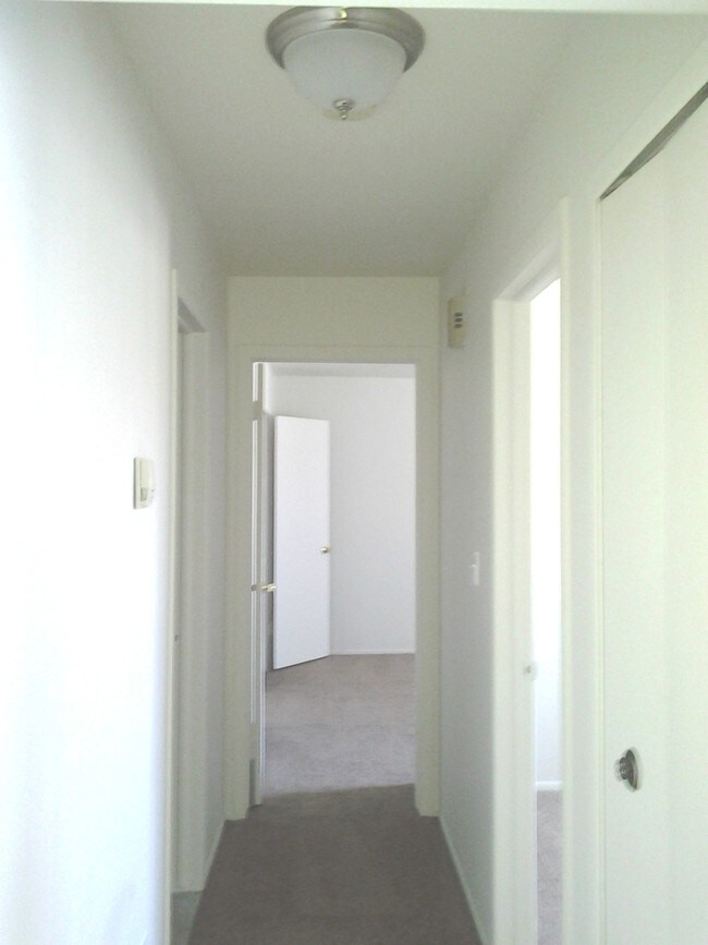 Trafalgar Square Apartments Rentals Westland, MI